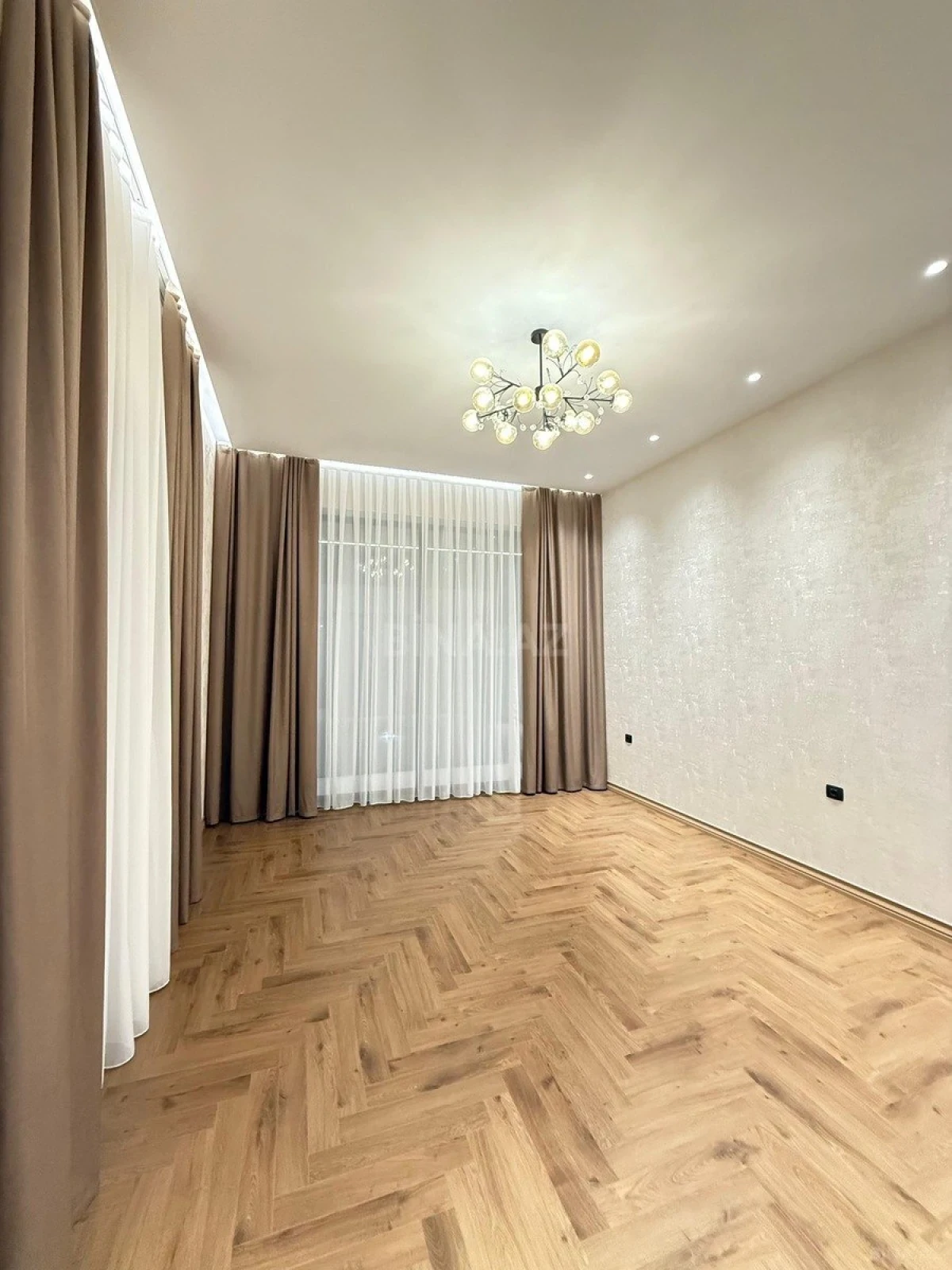 Satılır 5 otaqlı həyət evi 220 m²