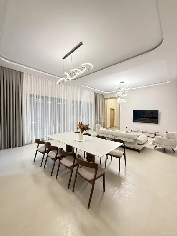Satılır 5 otaqlı həyət evi 220 m²