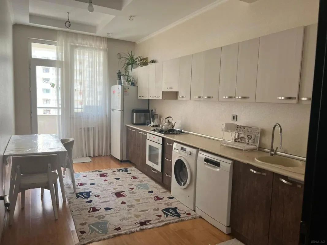 Kirayə verilir 3 otaqlı mənzil 117 m²