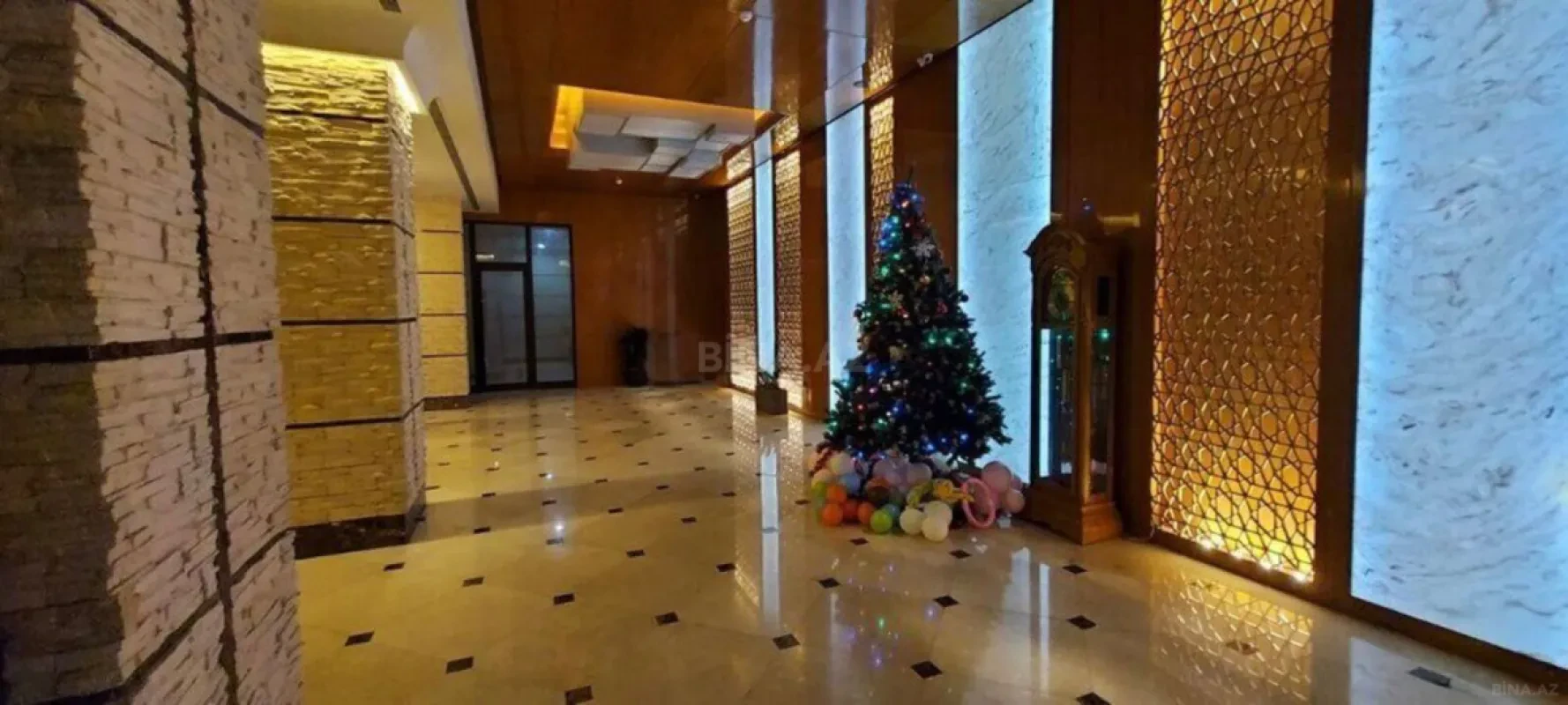 Satılır 3 otaqlı mənzil 179 m²