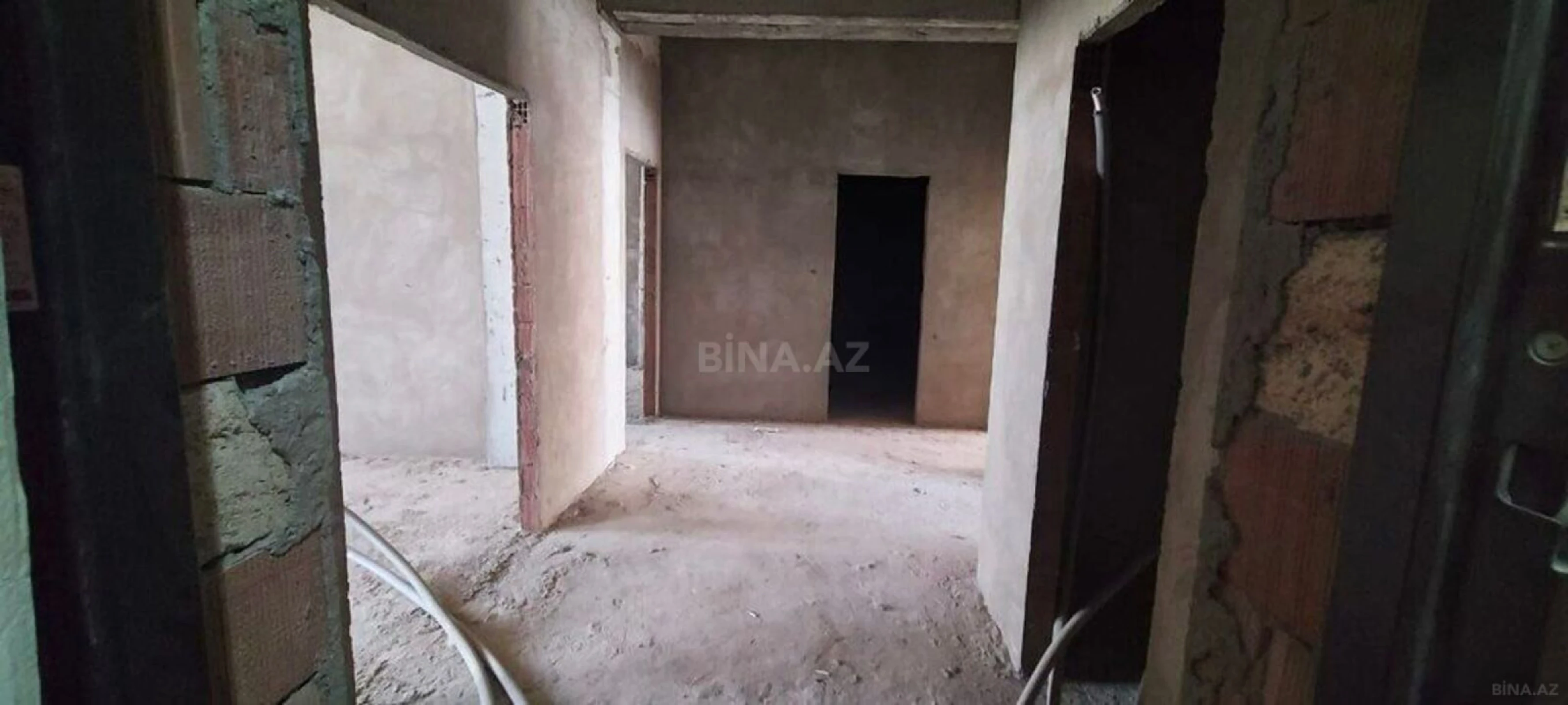 Satılır 3 otaqlı mənzil 179 m²