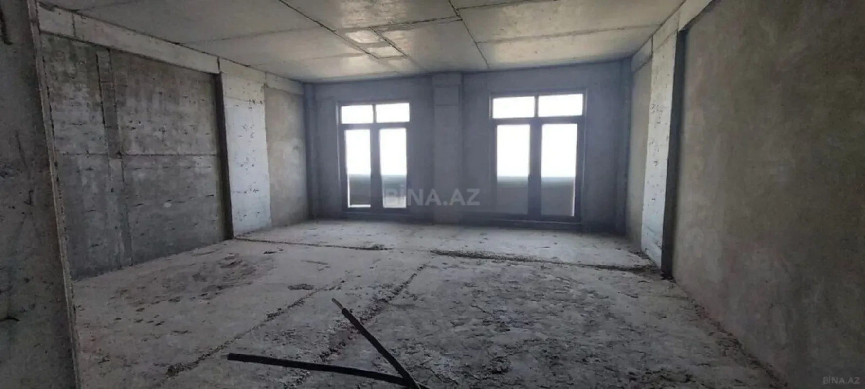 Satılır 3 otaqlı mənzil 179 m²