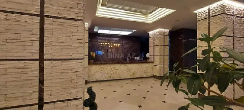 Satılır 3 otaqlı mənzil 179 m²
