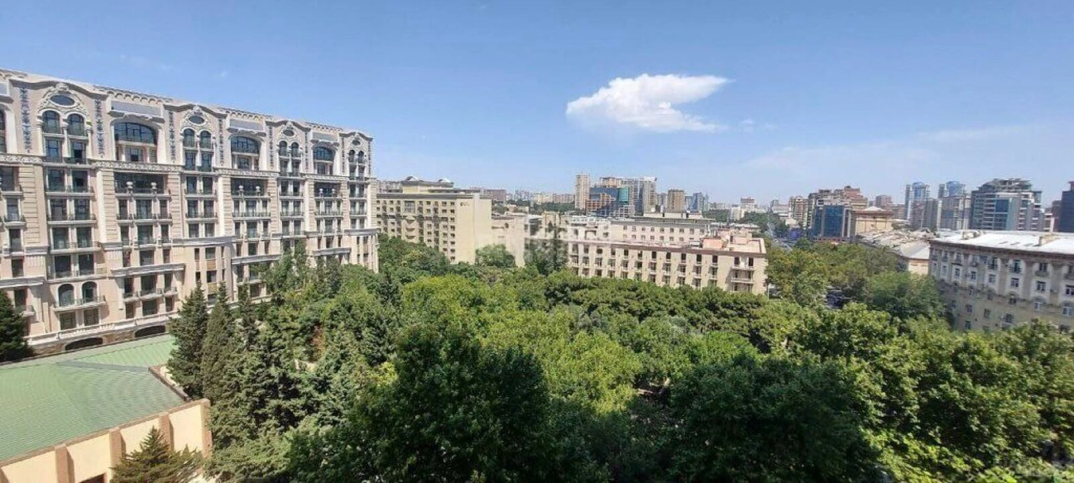 Satılır 3 otaqlı mənzil 179 m²