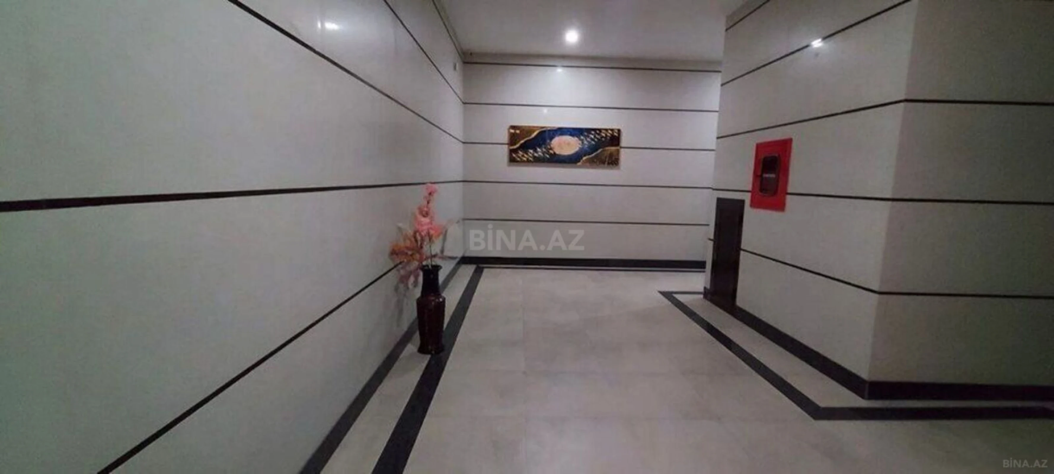 Satılır 3 otaqlı mənzil 179 m²
