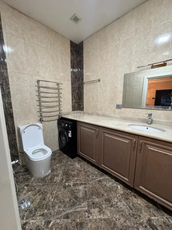 Kirayə verilir 3 otaqlı mənzil 140 m²