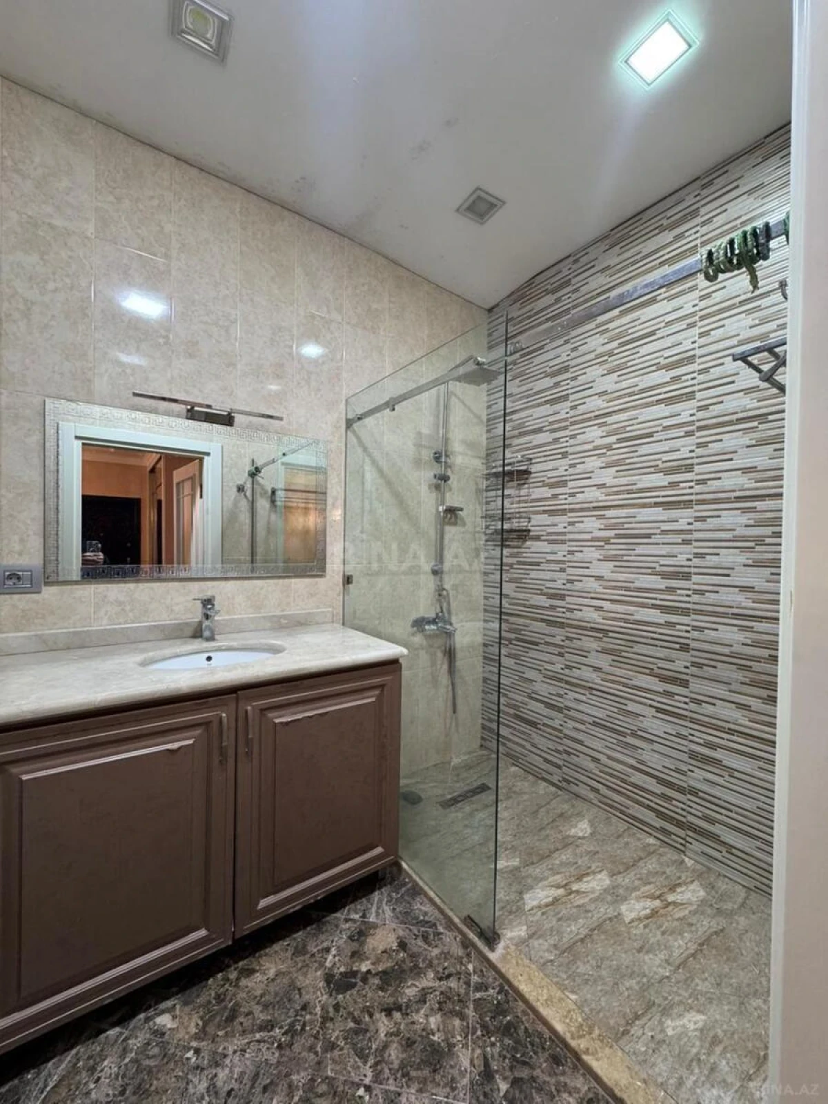 Kirayə verilir 3 otaqlı mənzil 140 m²