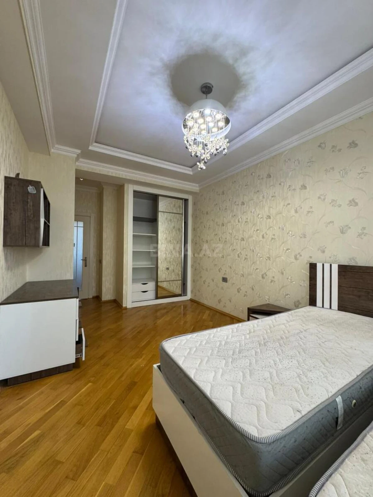 Kirayə verilir 3 otaqlı mənzil 140 m²
