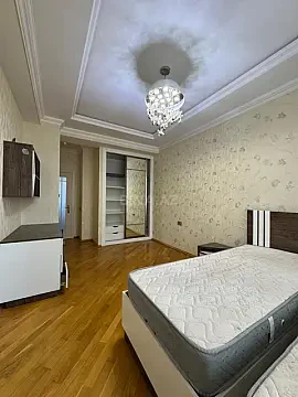 Kirayə verilir 3 otaqlı mənzil 140 m²