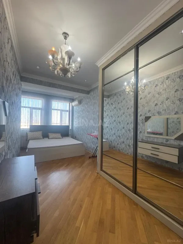 Kirayə verilir 3 otaqlı mənzil 140 m²
