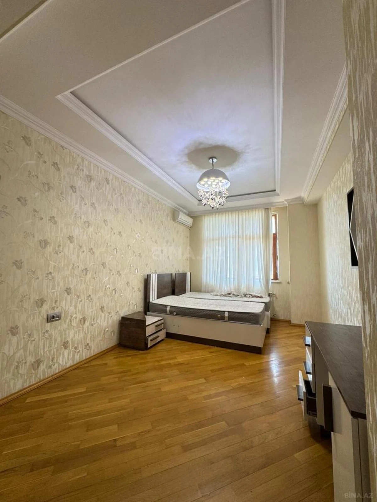 Kirayə verilir 3 otaqlı mənzil 140 m²