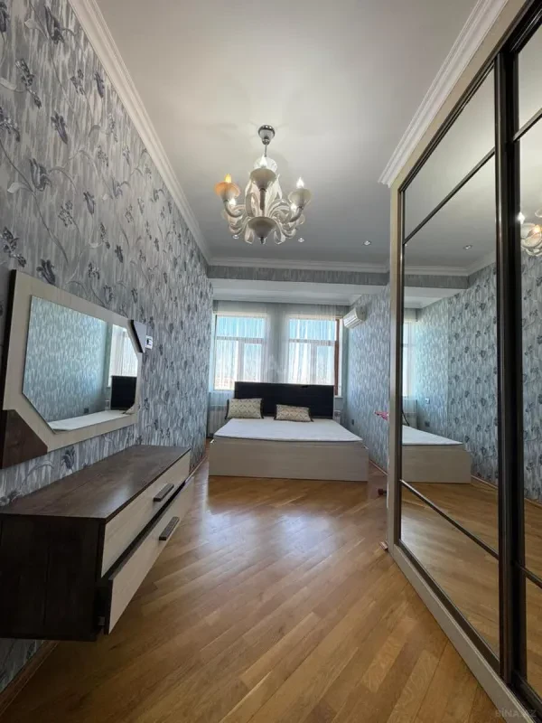 Kirayə verilir 3 otaqlı mənzil 140 m²