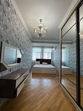 Kirayə verilir 3 otaqlı mənzil 140 m²