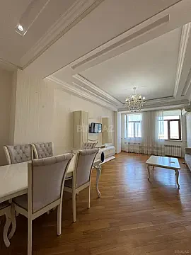 Kirayə verilir 3 otaqlı mənzil 140 m²