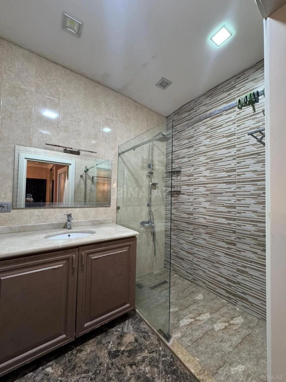 Kirayə verilir 3 otaqlı mənzil 140 m²