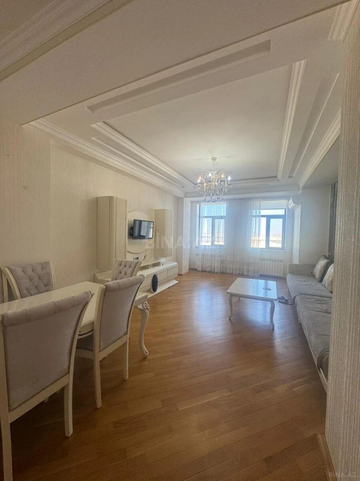 Kirayə verilir 3 otaqlı mənzil 140 m²