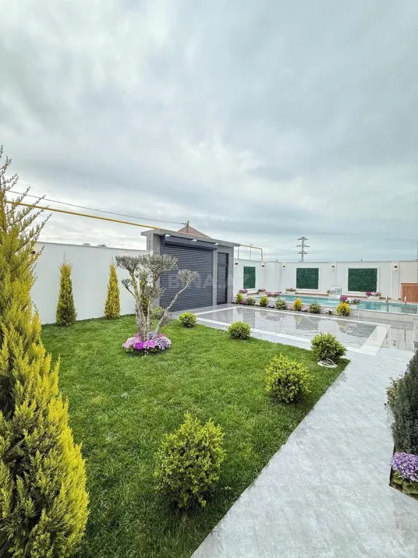 Satılır 4 otaqlı həyət evi 180 m²