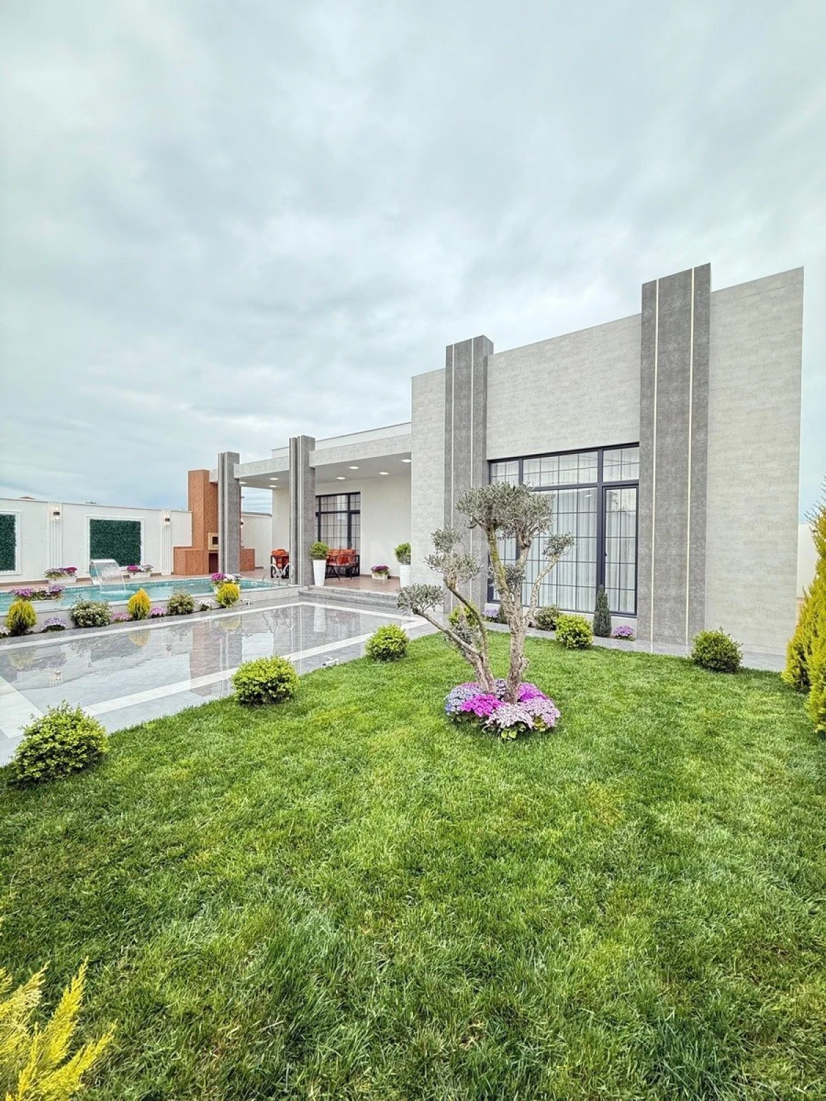 Satılır 4 otaqlı həyət evi 180 m²