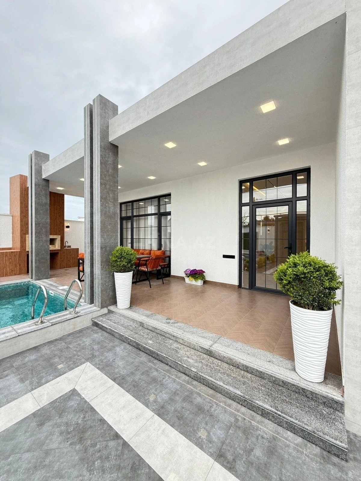 Satılır 4 otaqlı həyət evi 180 m²
