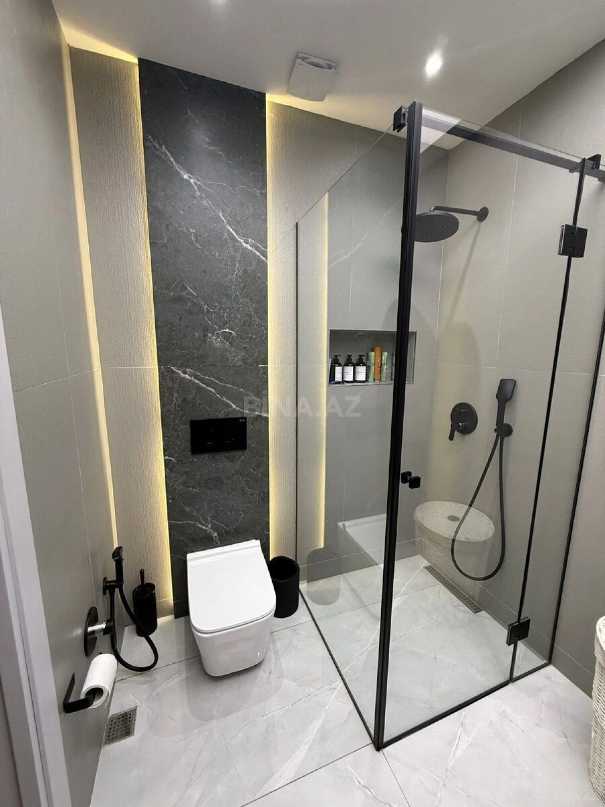 Satılır 3 otaqlı mənzil 135 m²
