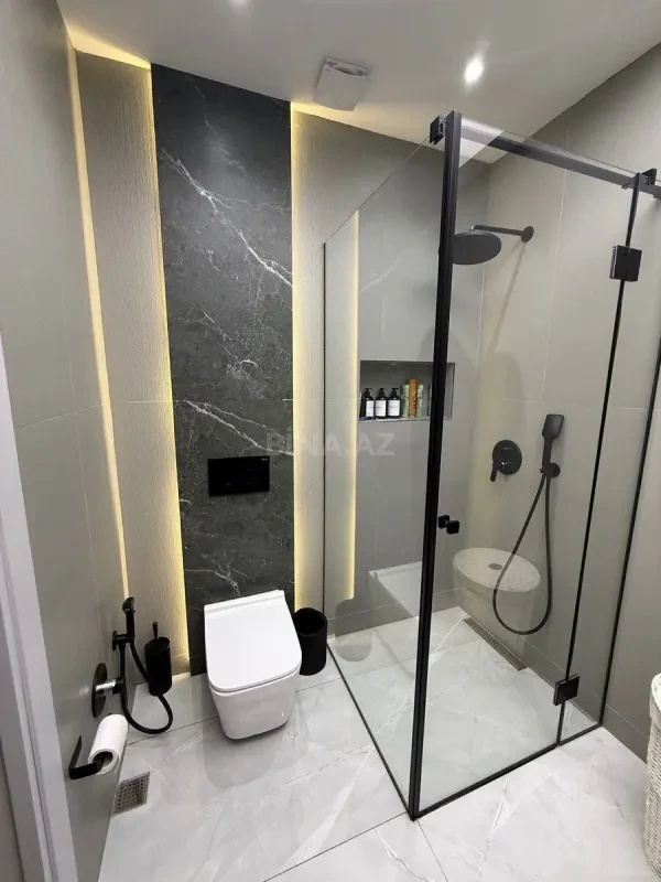 Satılır 3 otaqlı mənzil 135 m²