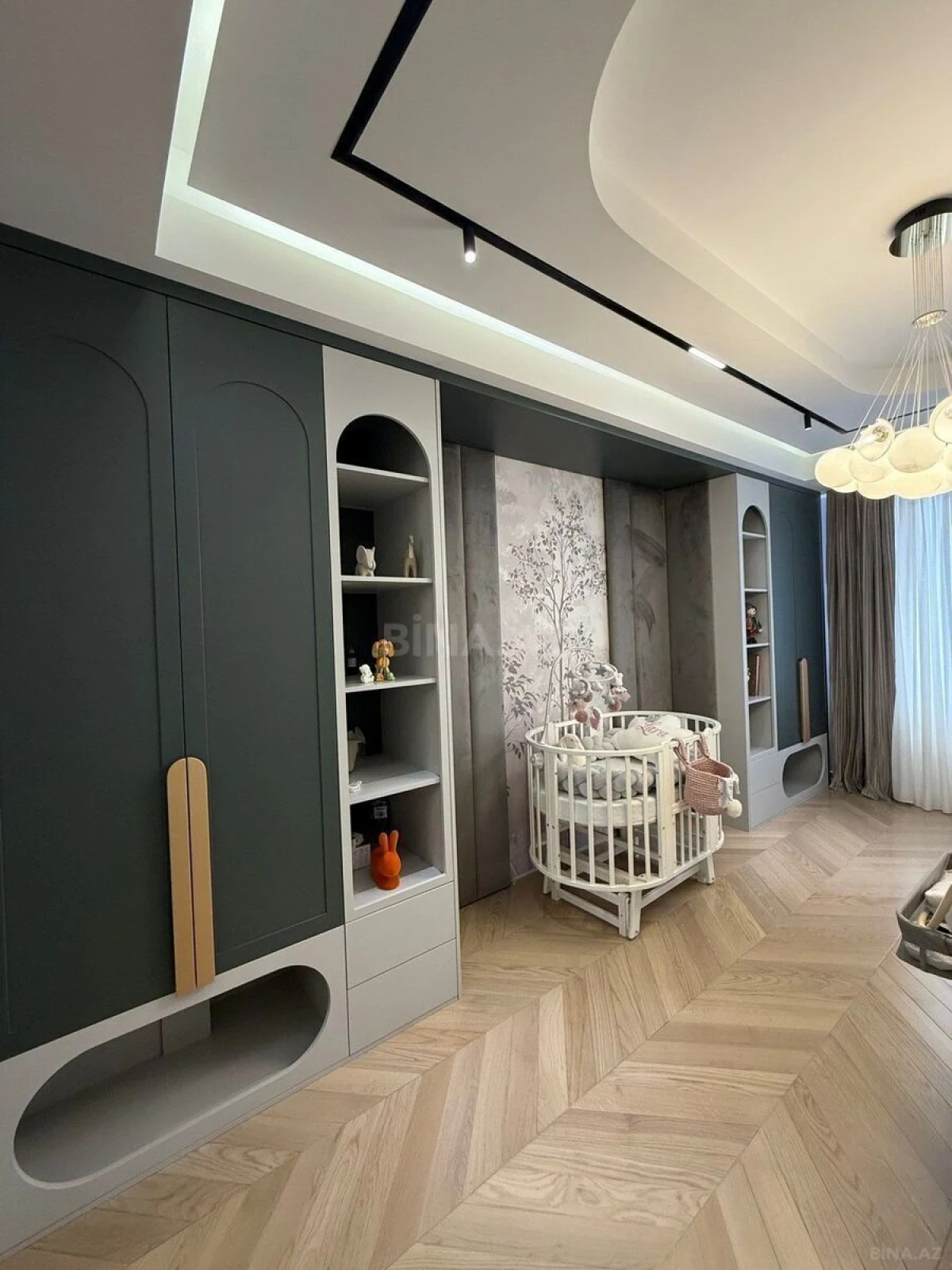 Satılır 3 otaqlı mənzil 135 m²