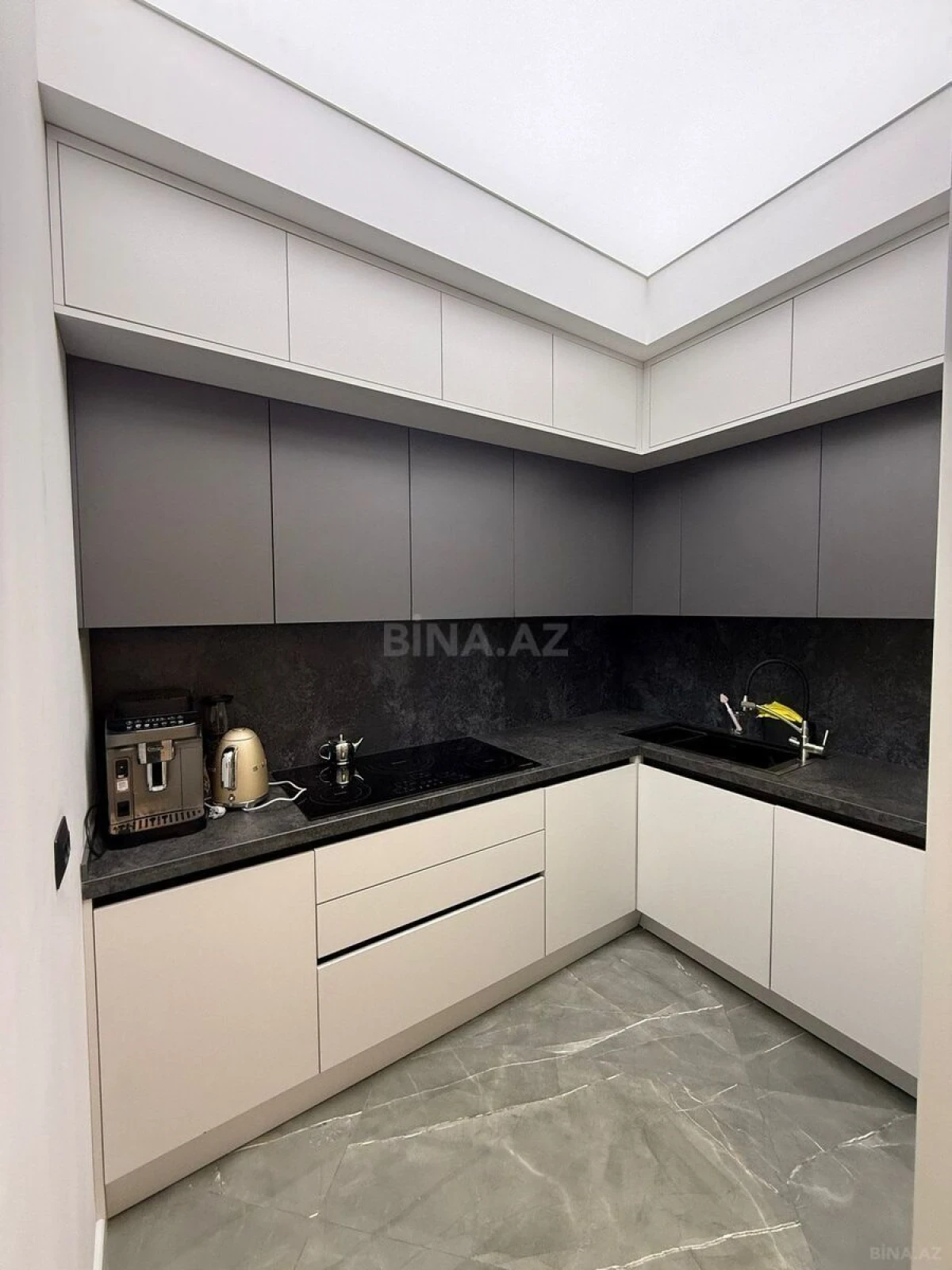 Satılır 3 otaqlı mənzil 135 m²