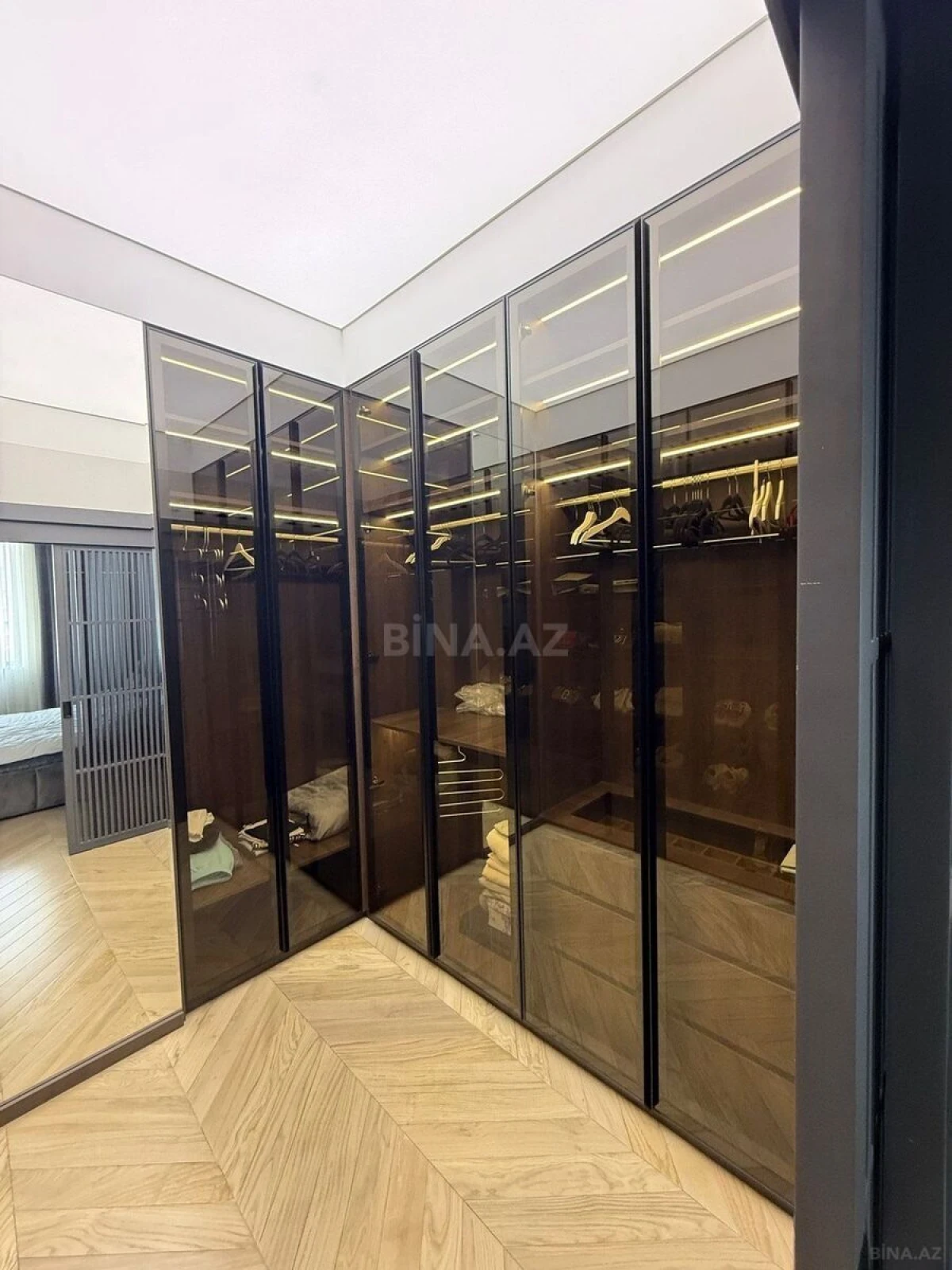 Satılır 3 otaqlı mənzil 135 m²