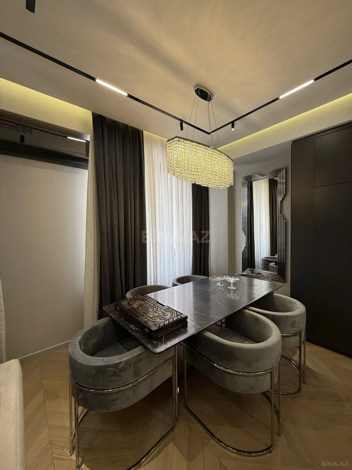 Satılır 3 otaqlı mənzil 135 m²