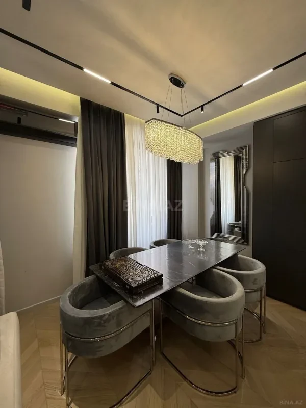 Satılır 3 otaqlı mənzil 135 m²