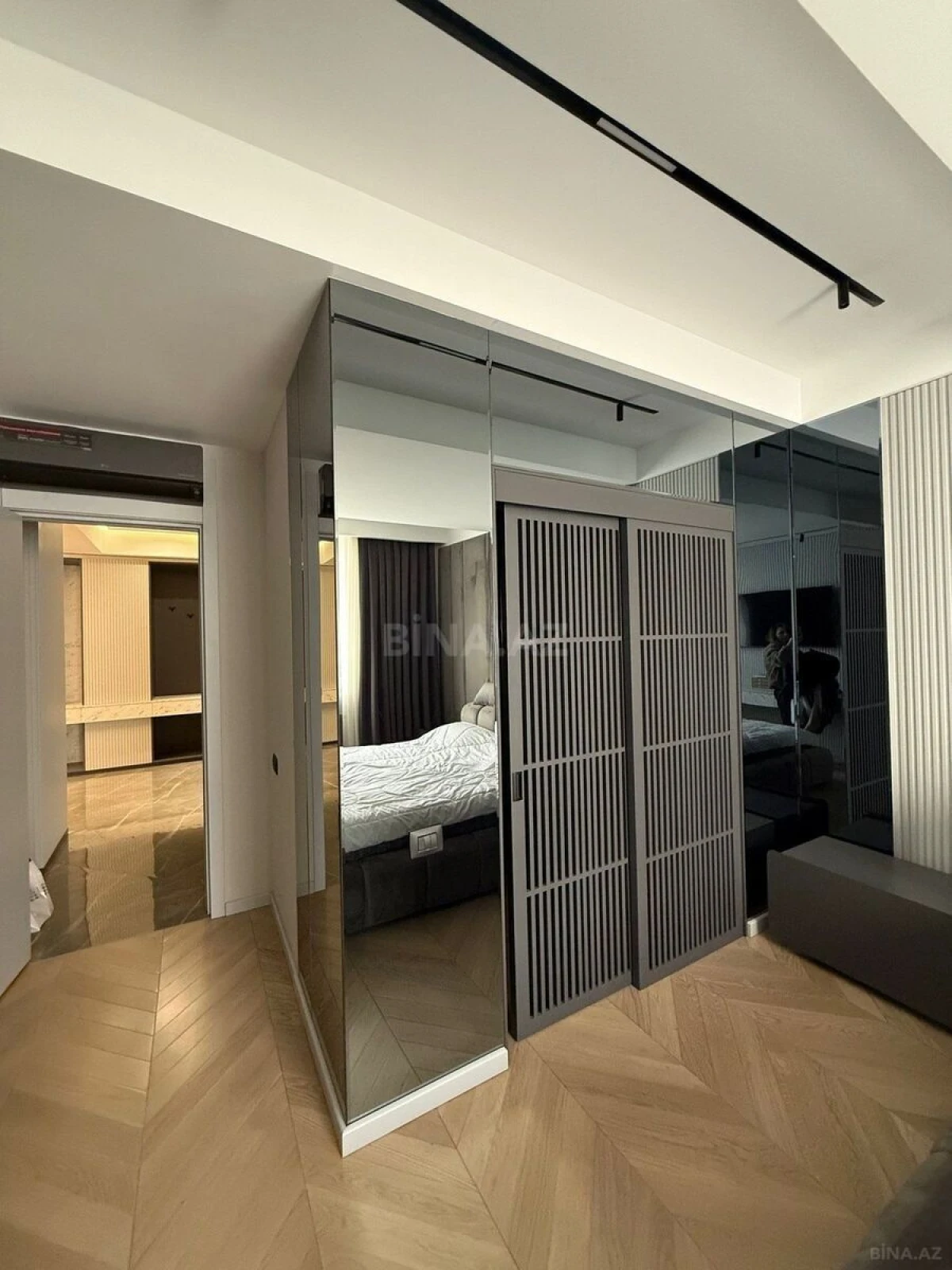 Satılır 3 otaqlı mənzil 135 m²