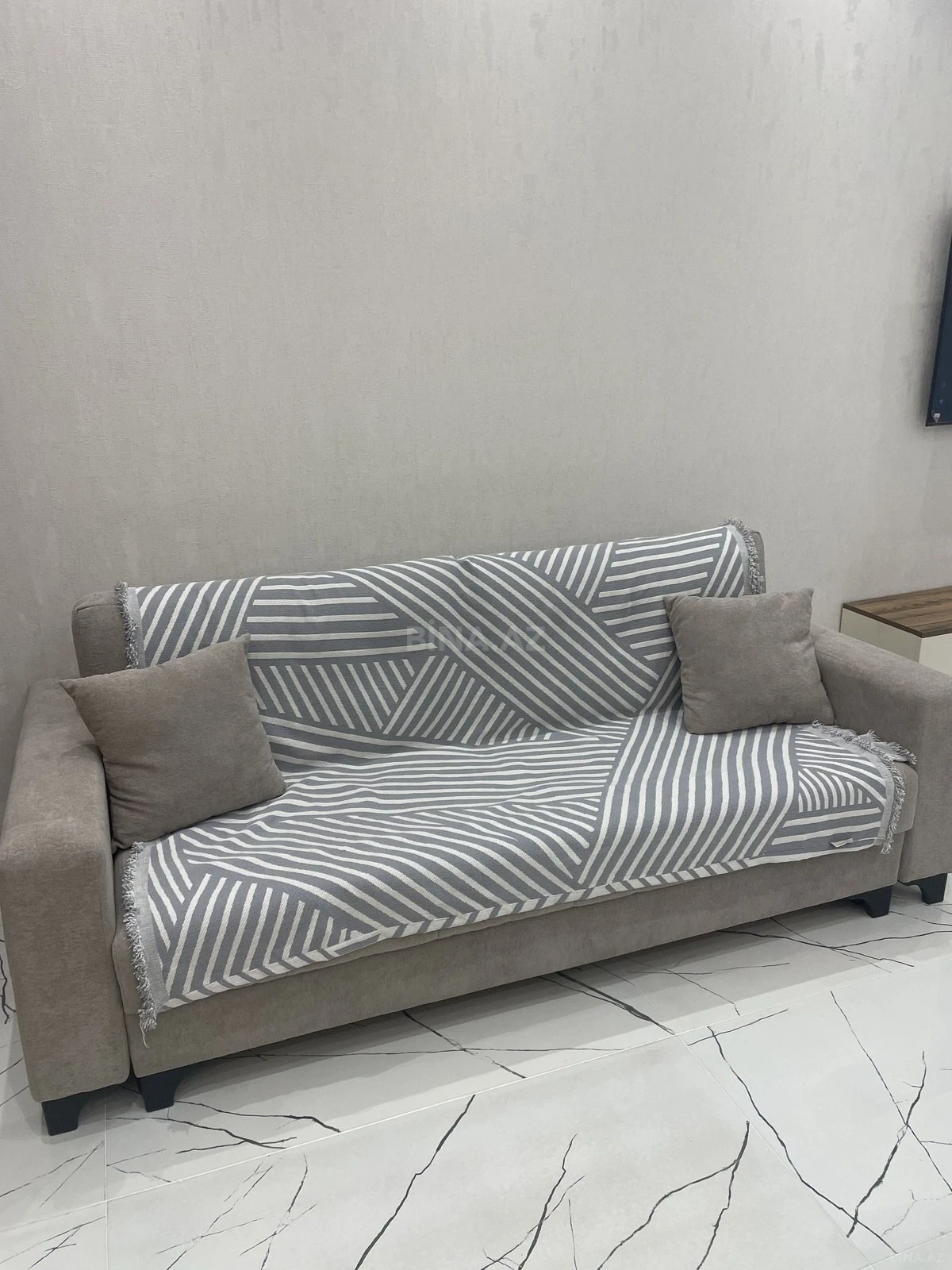 Kirayə verilir 1 otaqlı mənzil 57 m²
