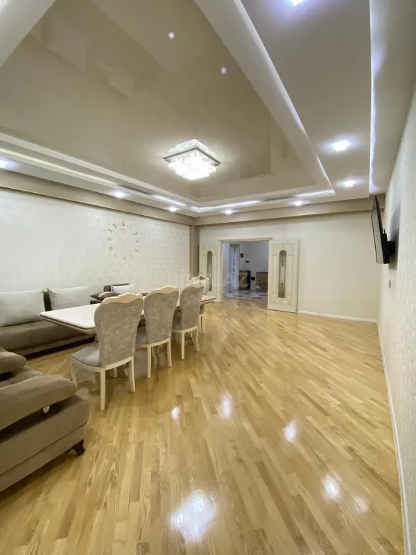 Kirayə verilir 3 otaqlı mənzil 156 m²