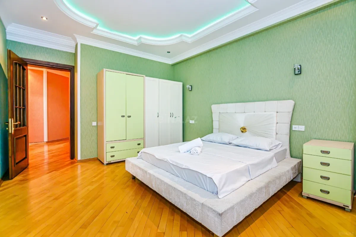 Kirayə verilir 2 otaqlı mənzil 120 m²
