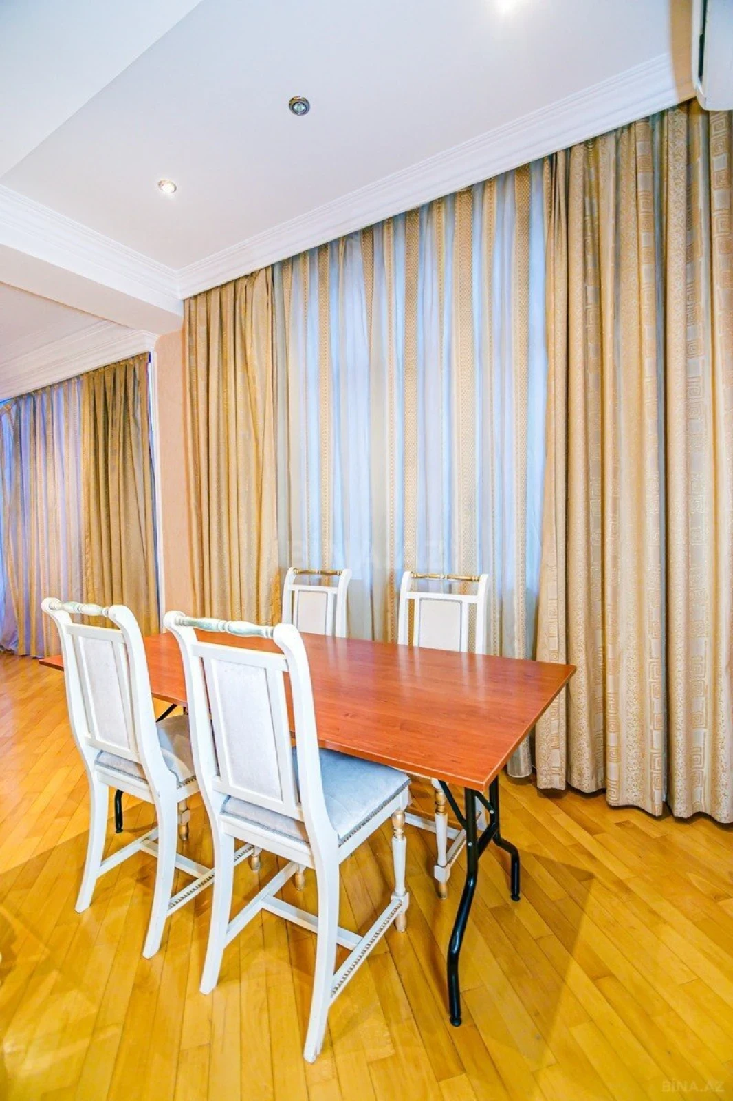 Kirayə verilir 2 otaqlı mənzil 120 m²