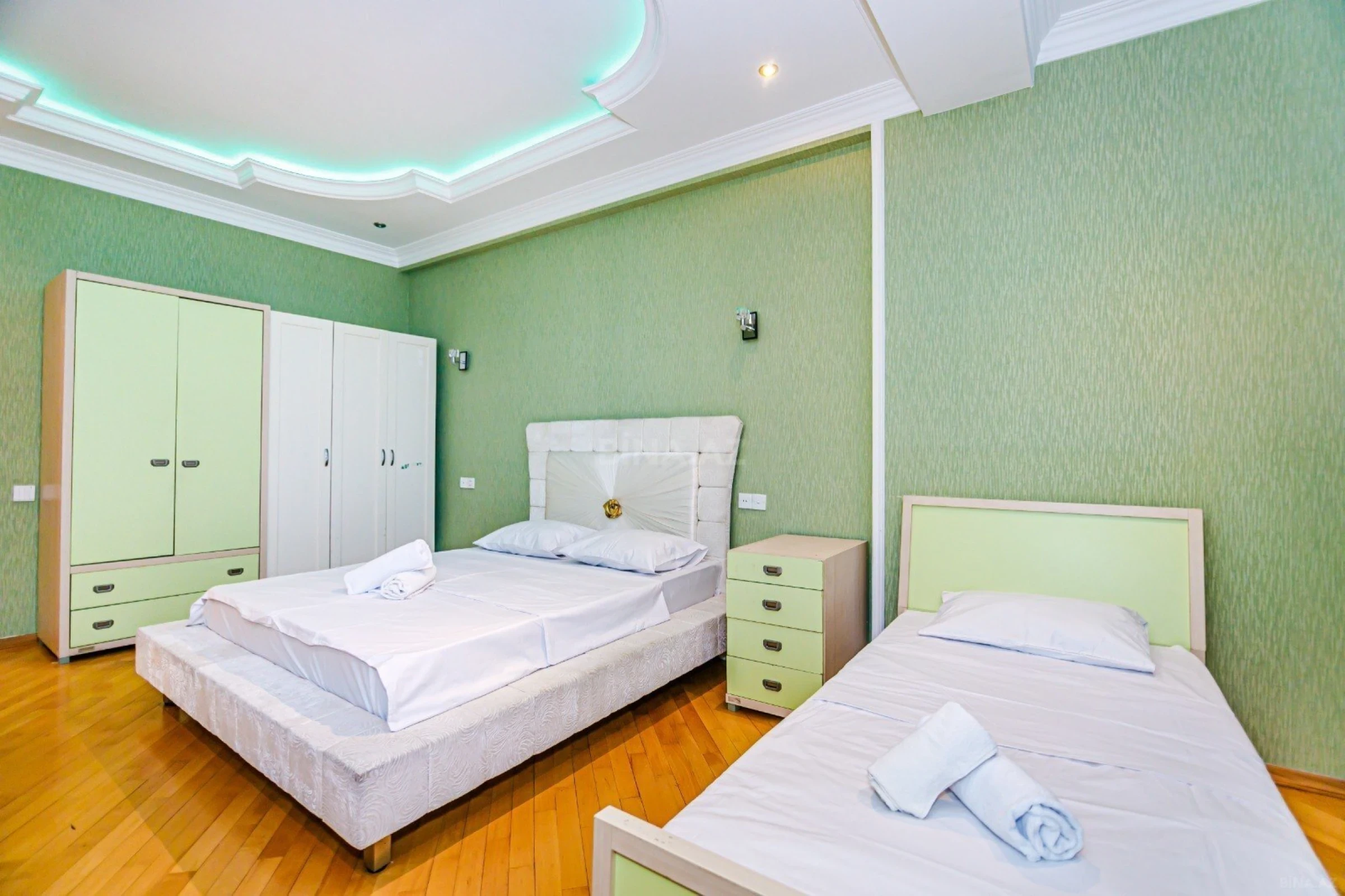 Kirayə verilir 2 otaqlı mənzil 120 m²