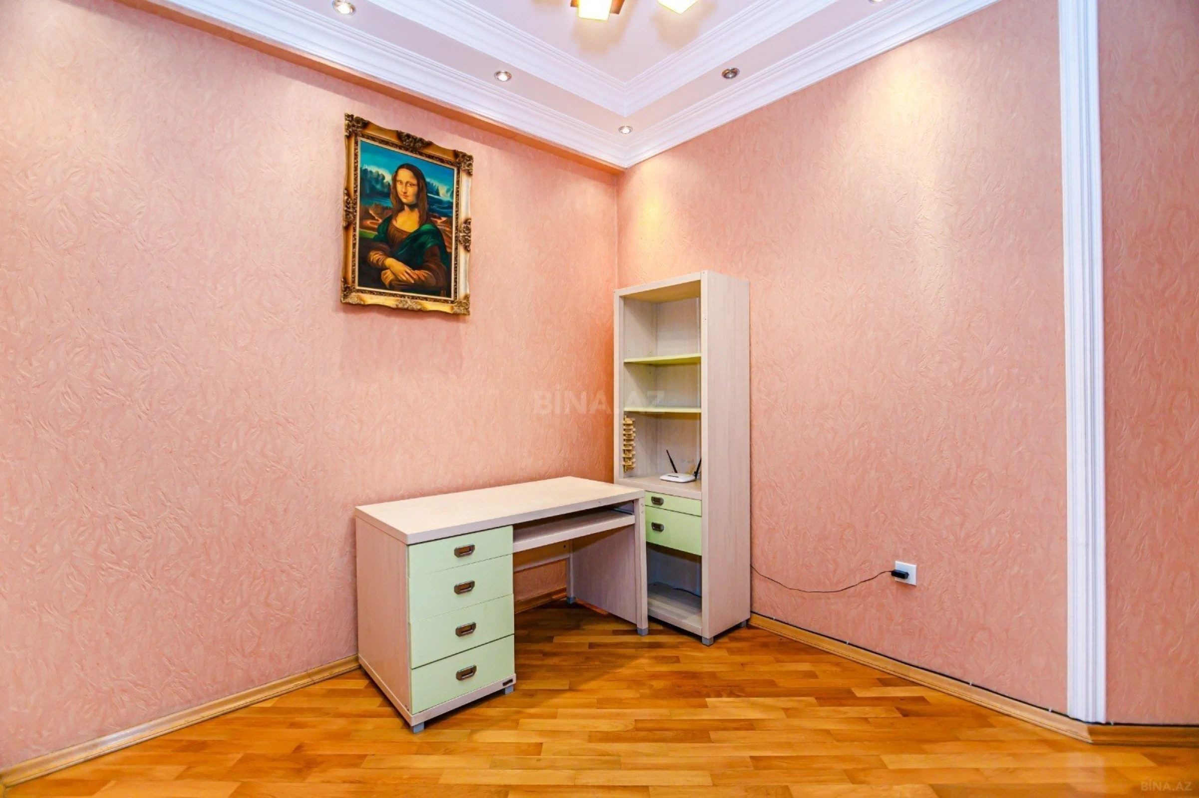 Kirayə verilir 2 otaqlı mənzil 120 m²