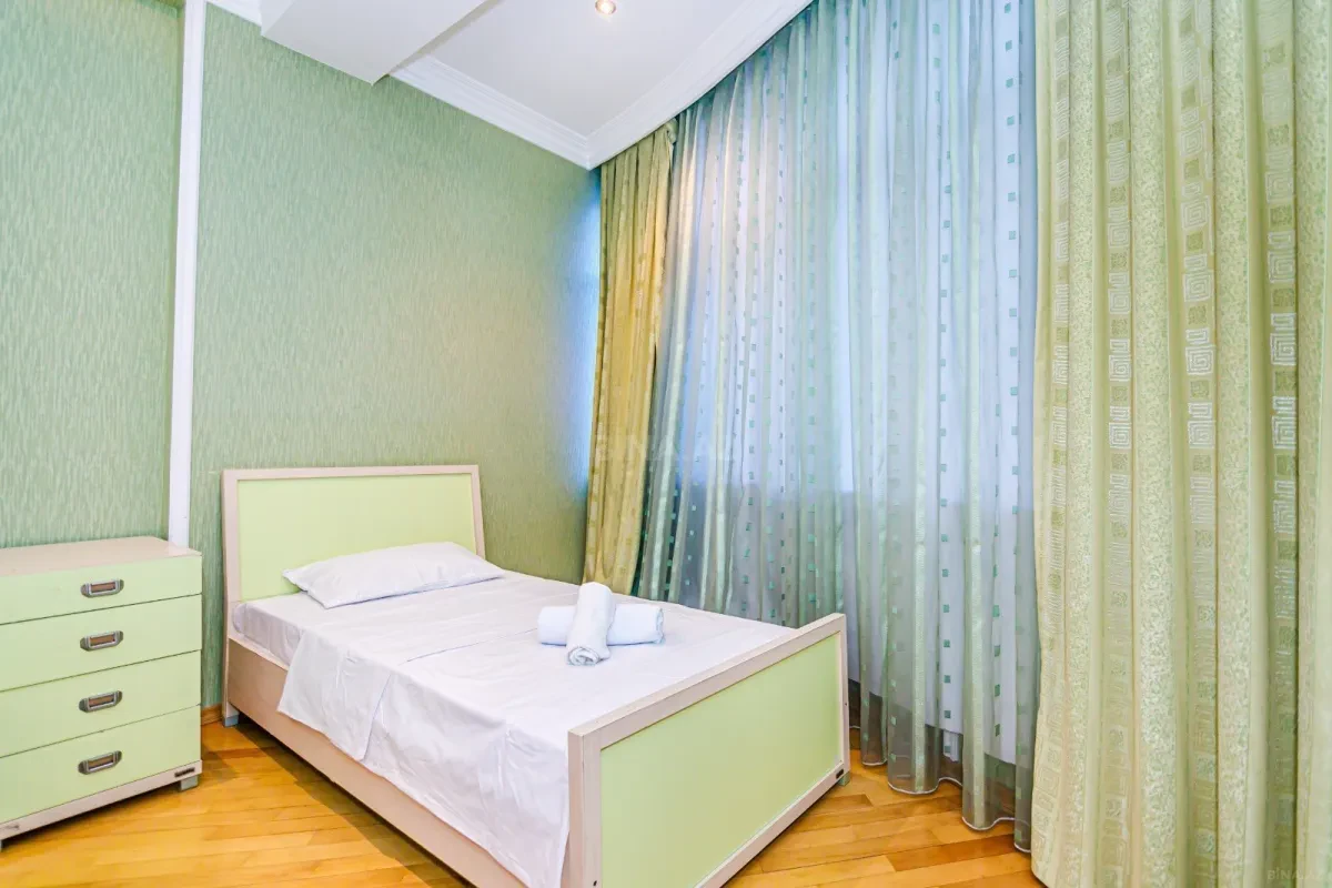 Kirayə verilir 2 otaqlı mənzil 120 m²