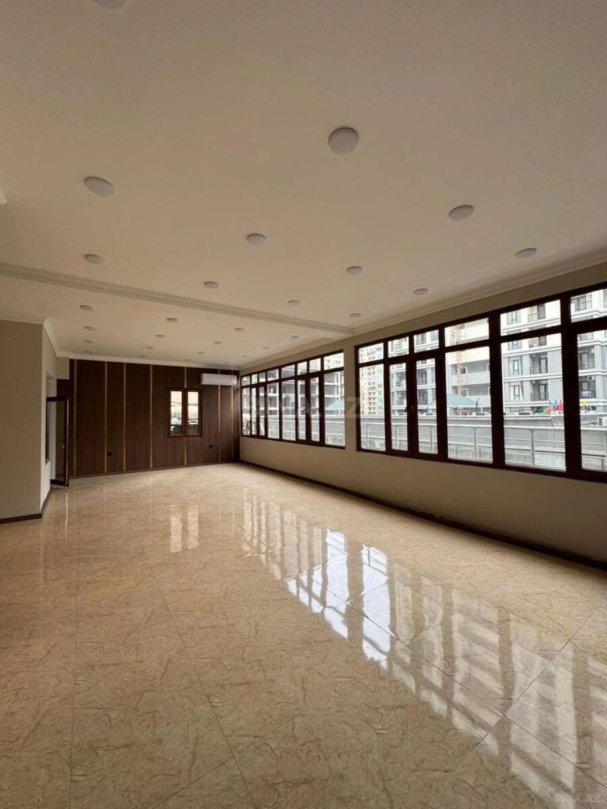 Kirayə verilir 15 otaqlı ofis 550 m²