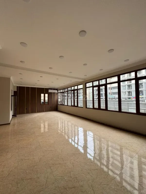 Kirayə verilir 15 otaqlı ofis 550 m²