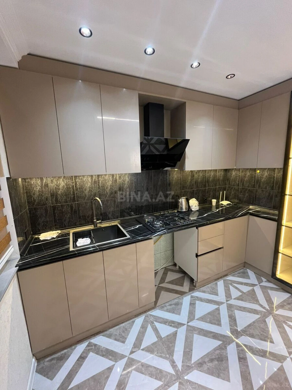 Satılır 2 otaqlı mənzil 60 m²
