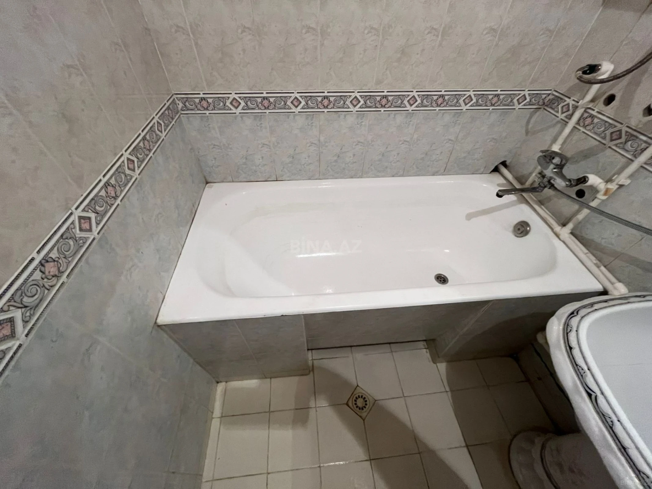 Satılır 3 otaqlı mənzil 110 m²