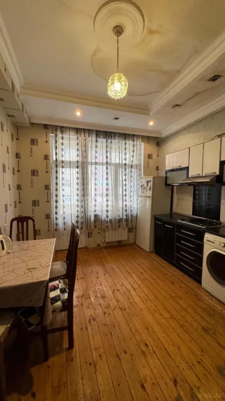 Kirayə verilir 2 otaqlı mənzil 65 m²
