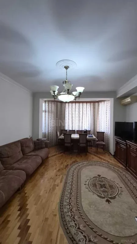 Satılır 6 otaqlı mənzil 220 m²