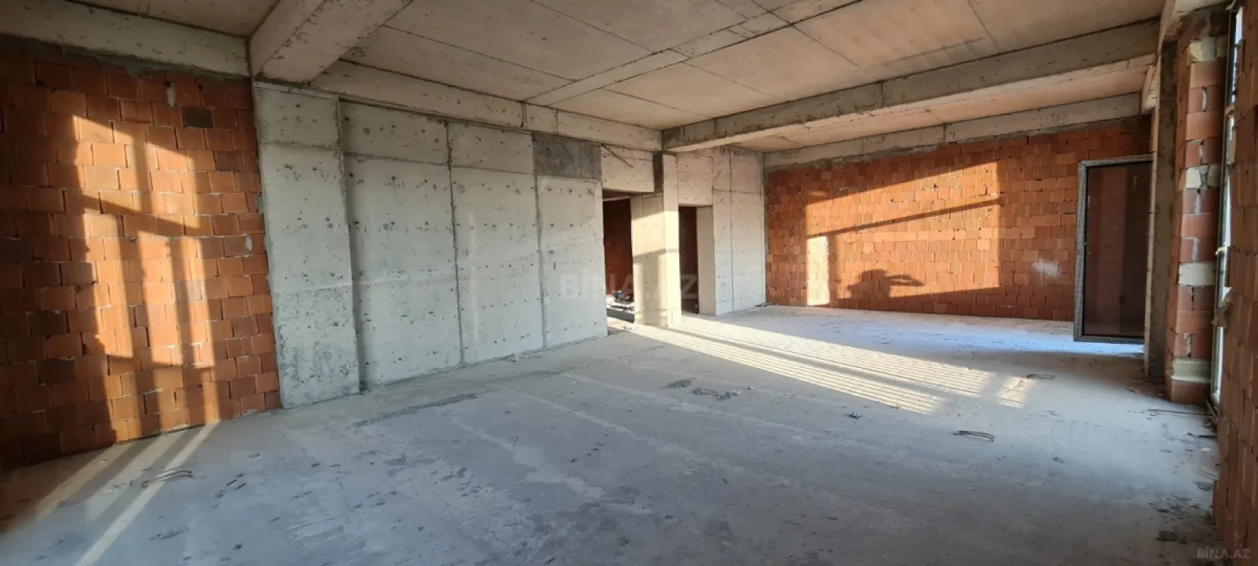 Satılır 3 otaqlı mənzil 124 m²