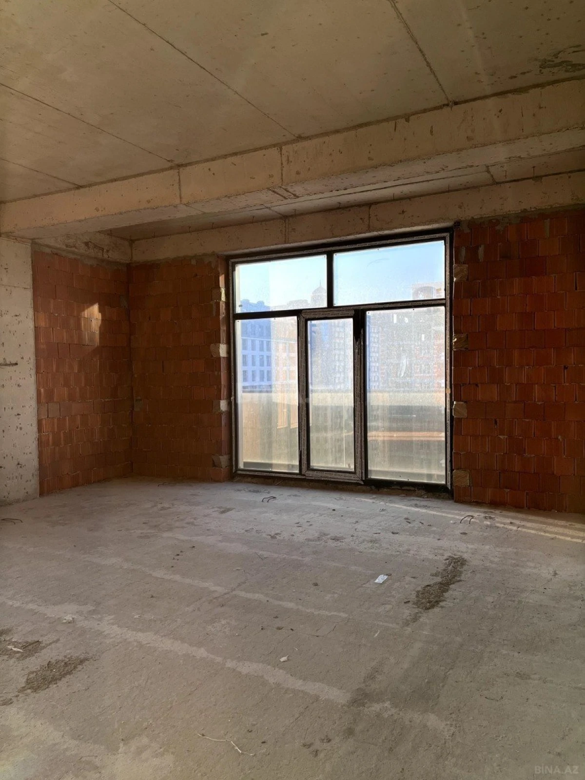 Satılır 3 otaqlı mənzil 124 m²