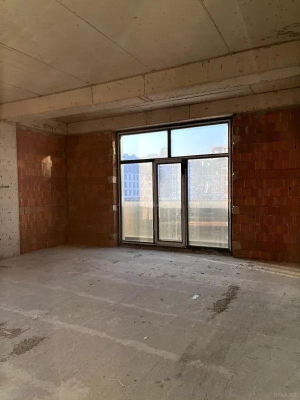 Satılır 3 otaqlı mənzil 124 m²