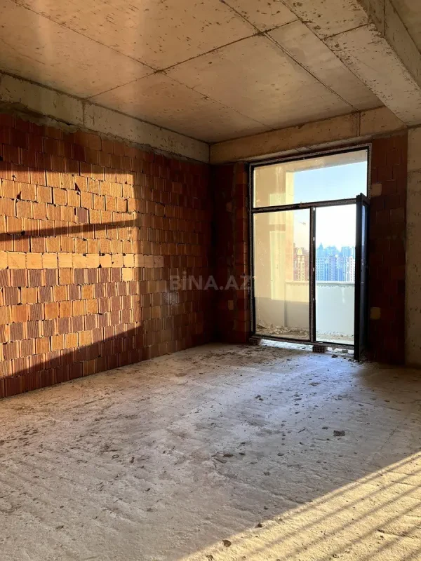 Satılır 3 otaqlı mənzil 124 m²