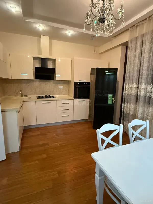 Kirayə verilir 3 otaqlı mənzil 115 m²