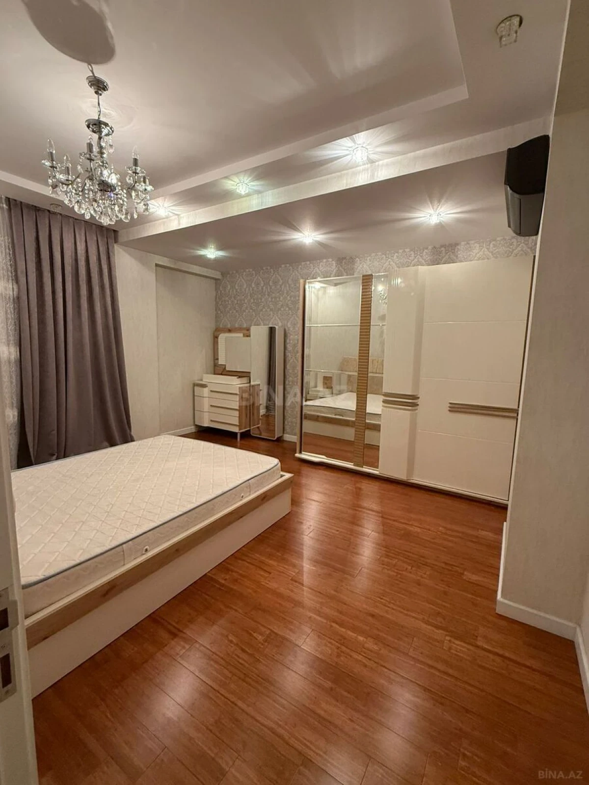 Kirayə verilir 3 otaqlı mənzil 115 m²